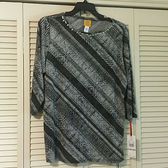 Ruby Rd. Woman Black Print Silver Stud Top - Picture 1 of 2